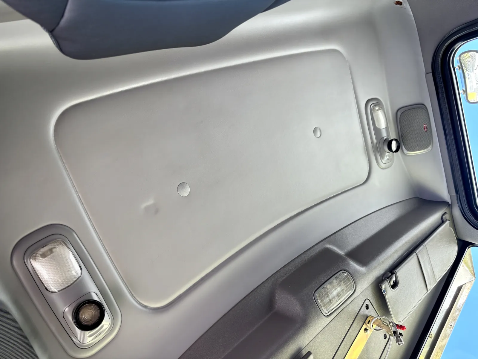 2010 Peterbilt - image 21