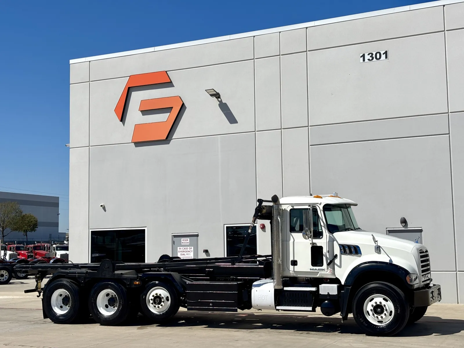 2012 MACK CV713