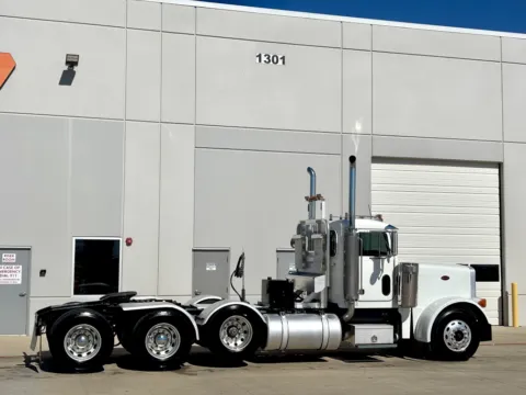 More photos of 2004 PETERBILT 379 at Forge Truck Centers - Texas, TX