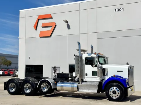 2012 KENWORTH W900 for sale in Hutchins, TX