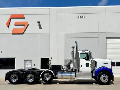 Another view of 2012 KENWORTH W900 for sale in Hutchins, TX at Forge Truck Centers - Texas