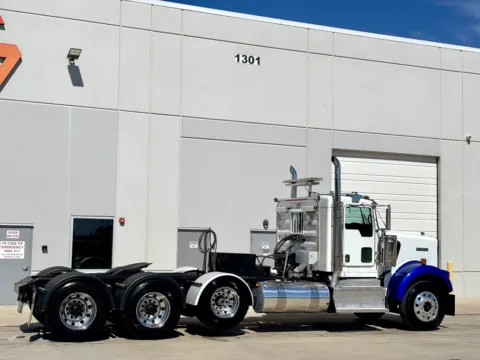 More photos of 2012 KENWORTH W900 at Forge Truck Centers - Texas, TX