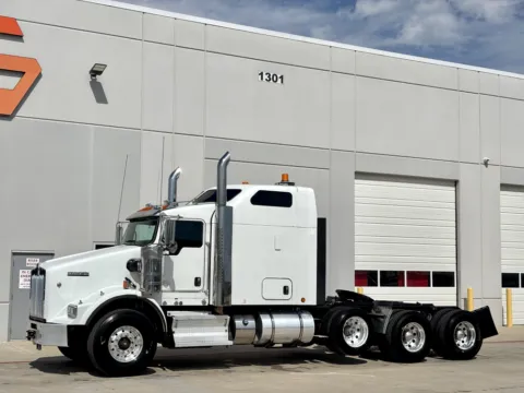 Photos of 2019 KENWORTH T800 for sale in Hutchins, TX at Forge Truck Centers - Texas