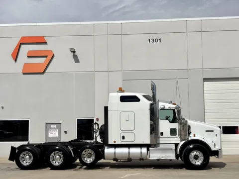 Another view of 2019 KENWORTH T800 for sale in Hutchins, TX at Forge Truck Centers - Texas