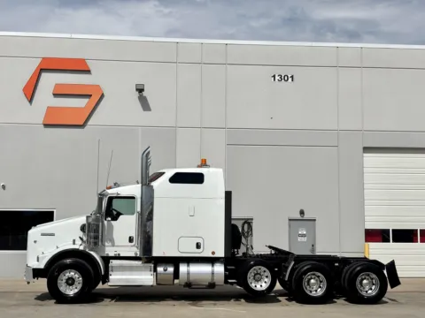 More photos of 2019 KENWORTH T800 at Forge Truck Centers - Texas, TX
