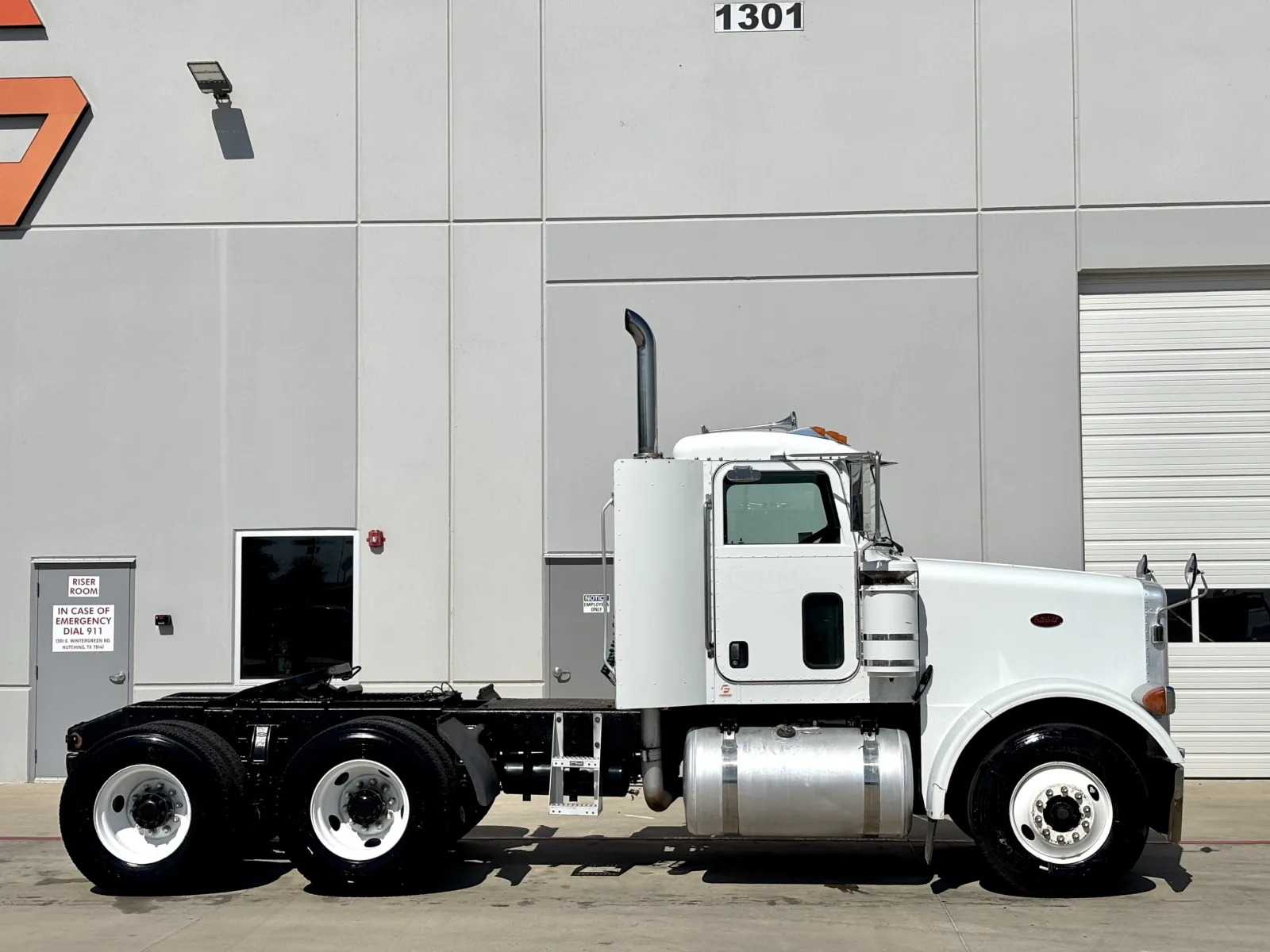 2006 Peterbilt - image 3