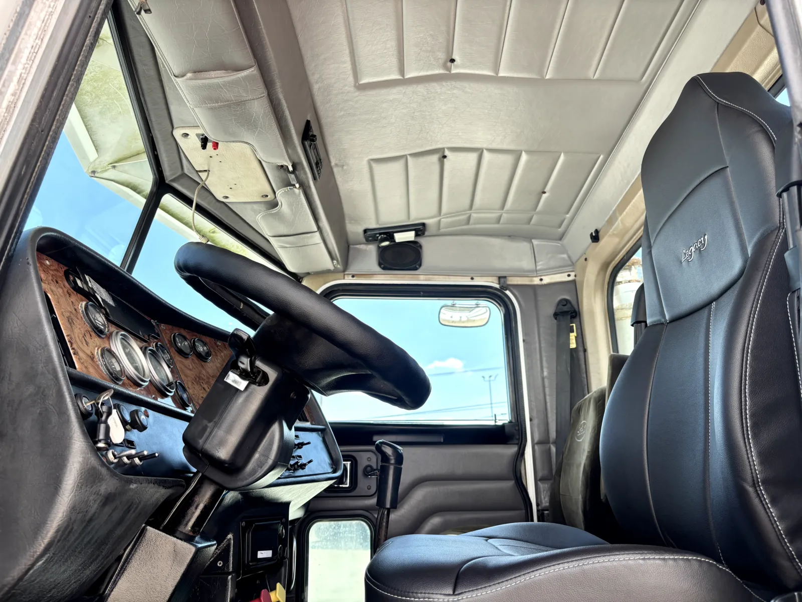 2006 Peterbilt - image 14