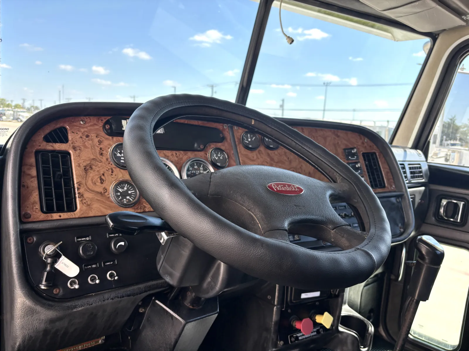 2006 Peterbilt - image 15