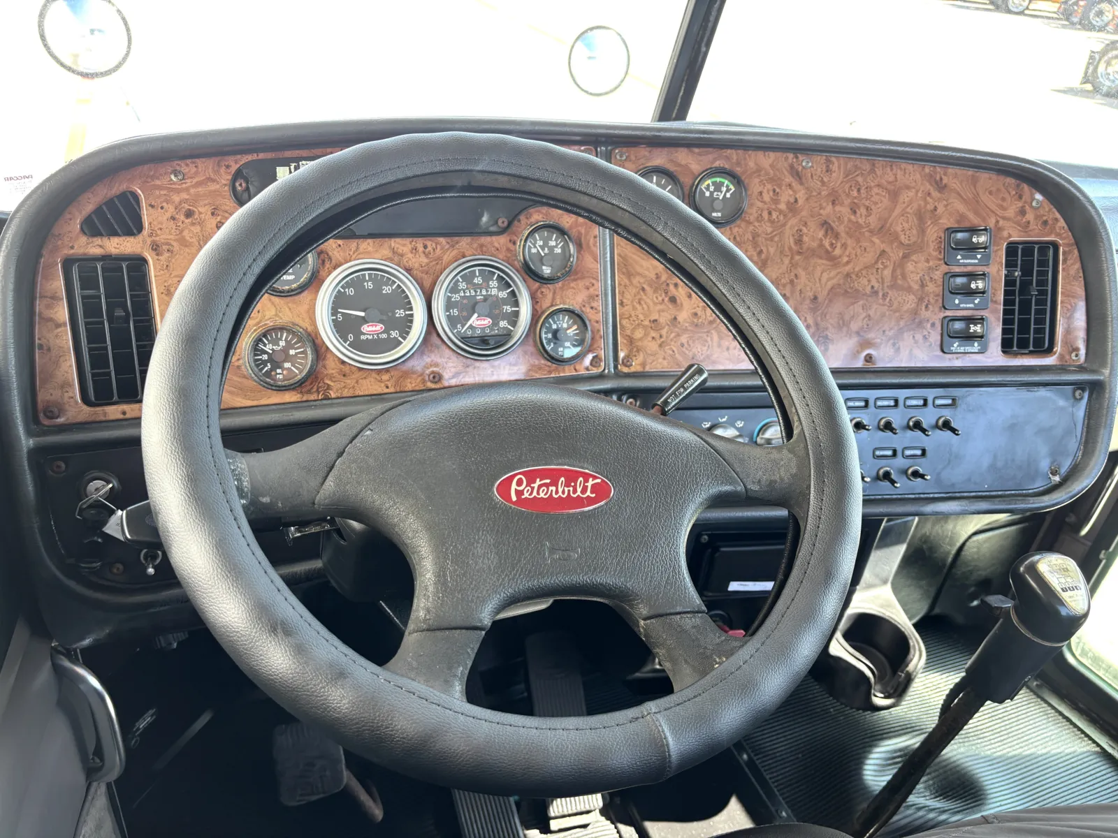2006 Peterbilt - image 16