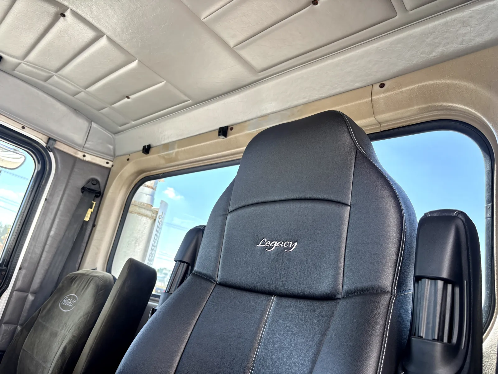 2006 Peterbilt - image 20