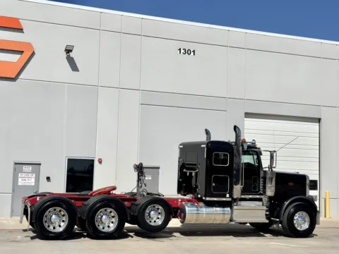 More photos of 2023 PETERBILT 389 at Forge Truck Centers - Texas, TX