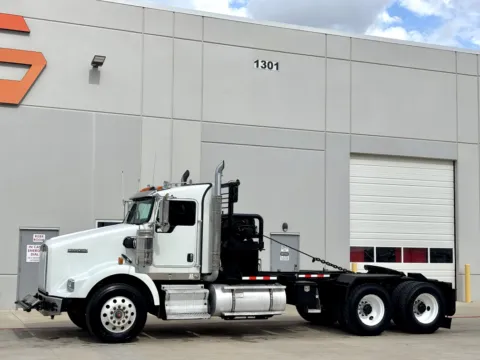 Photos of 2011 KENWORTH T800 for sale in Hutchins, TX at Forge Truck Centers - Texas