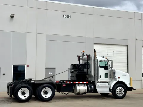 More photos of 2011 KENWORTH T800 at Forge Truck Centers - Texas, TX