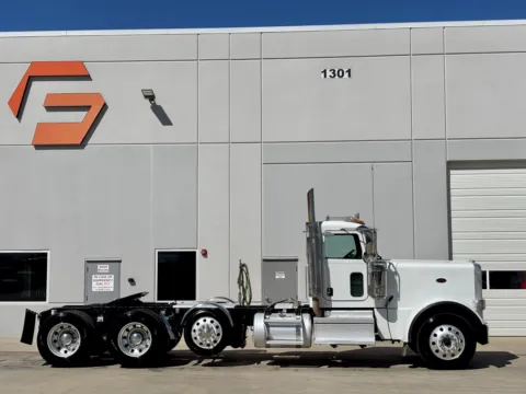 Another view of 2020 PETERBILT 389 for sale in Hutchins, TX at Forge Truck Centers - Texas
