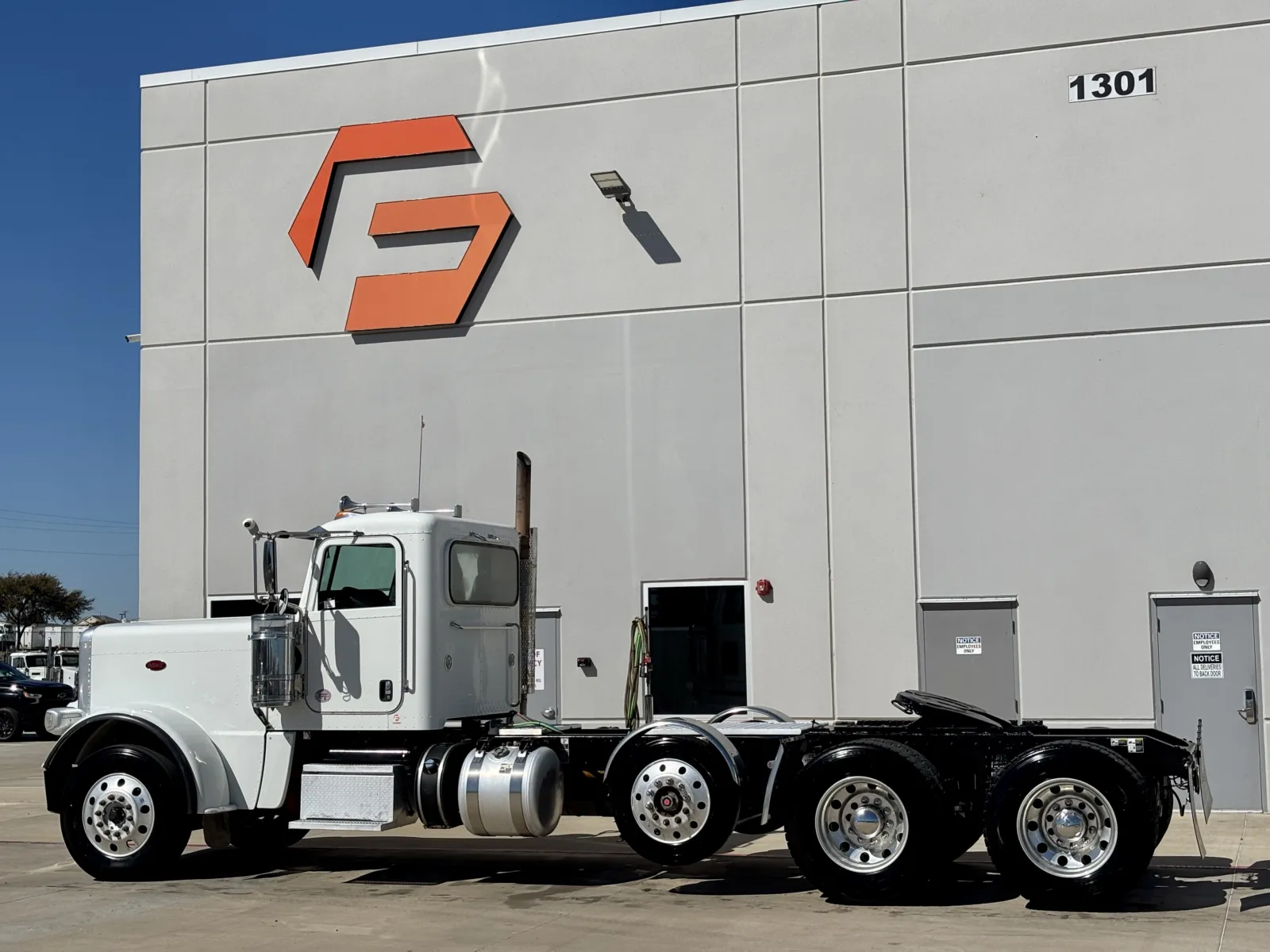 2020 Peterbilt 389 - image 6