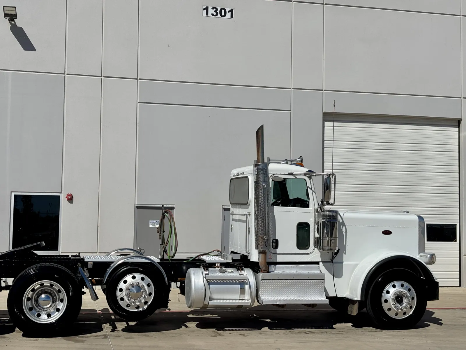 2020 Peterbilt 389 - image 7
