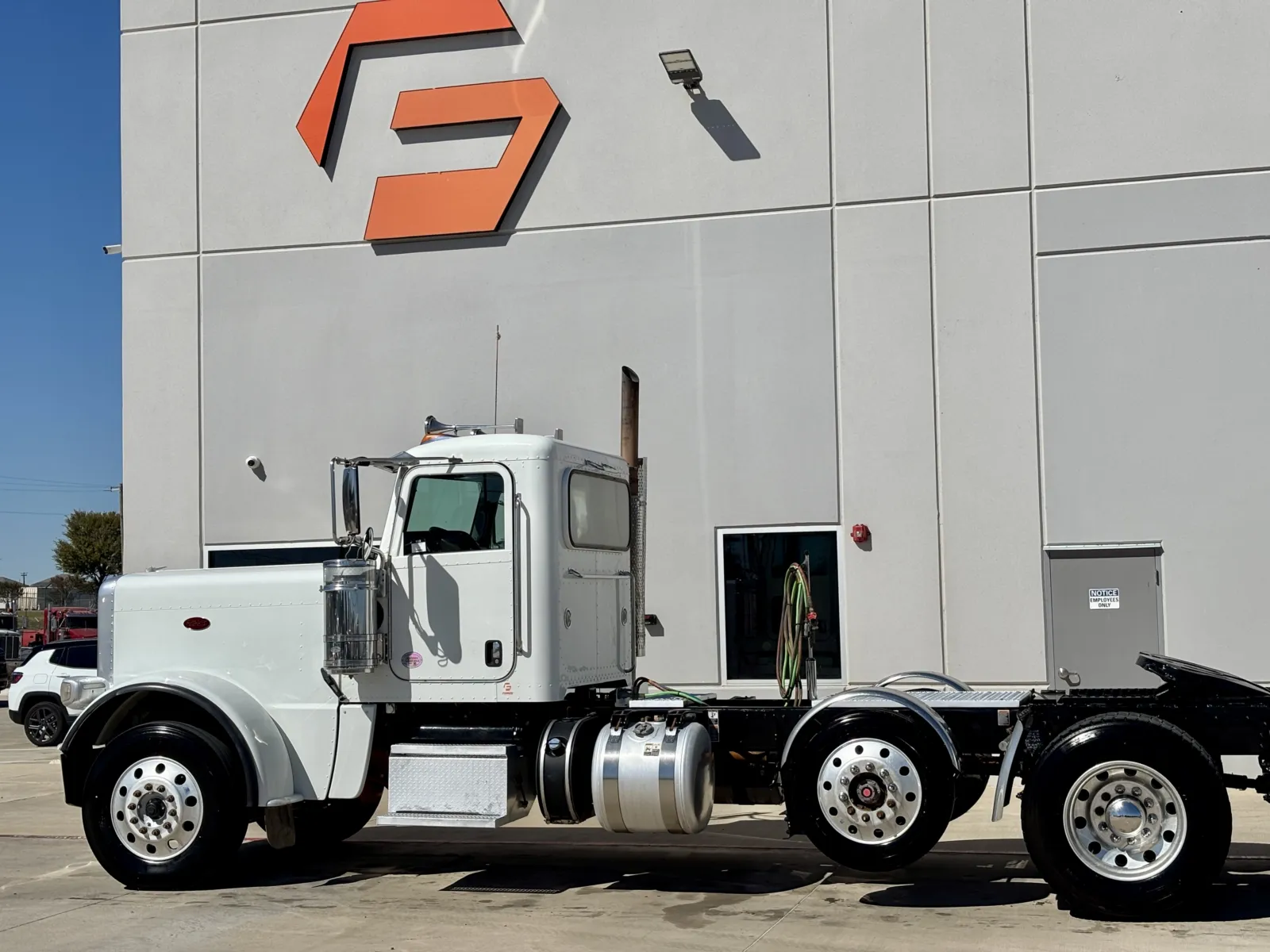 2020 Peterbilt 389 - image 8