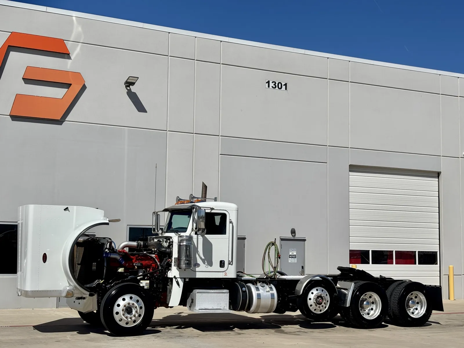 2020 Peterbilt 389 - image 10