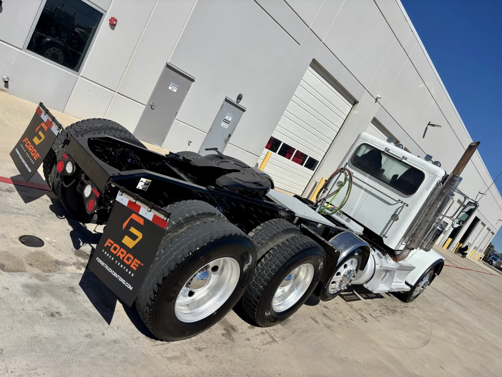 2020 Peterbilt 389 - image 11