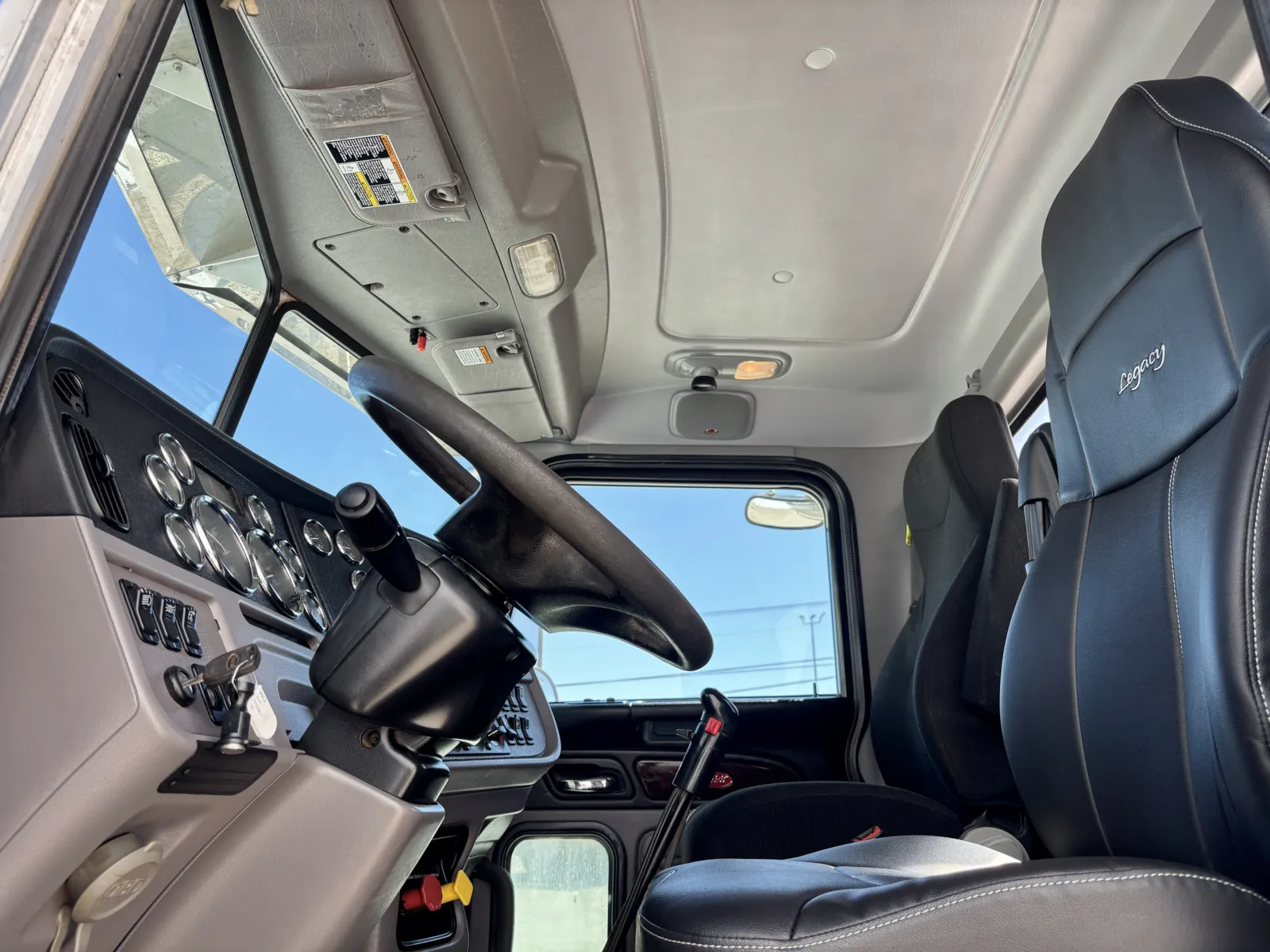 2020 Peterbilt 389 - image 14