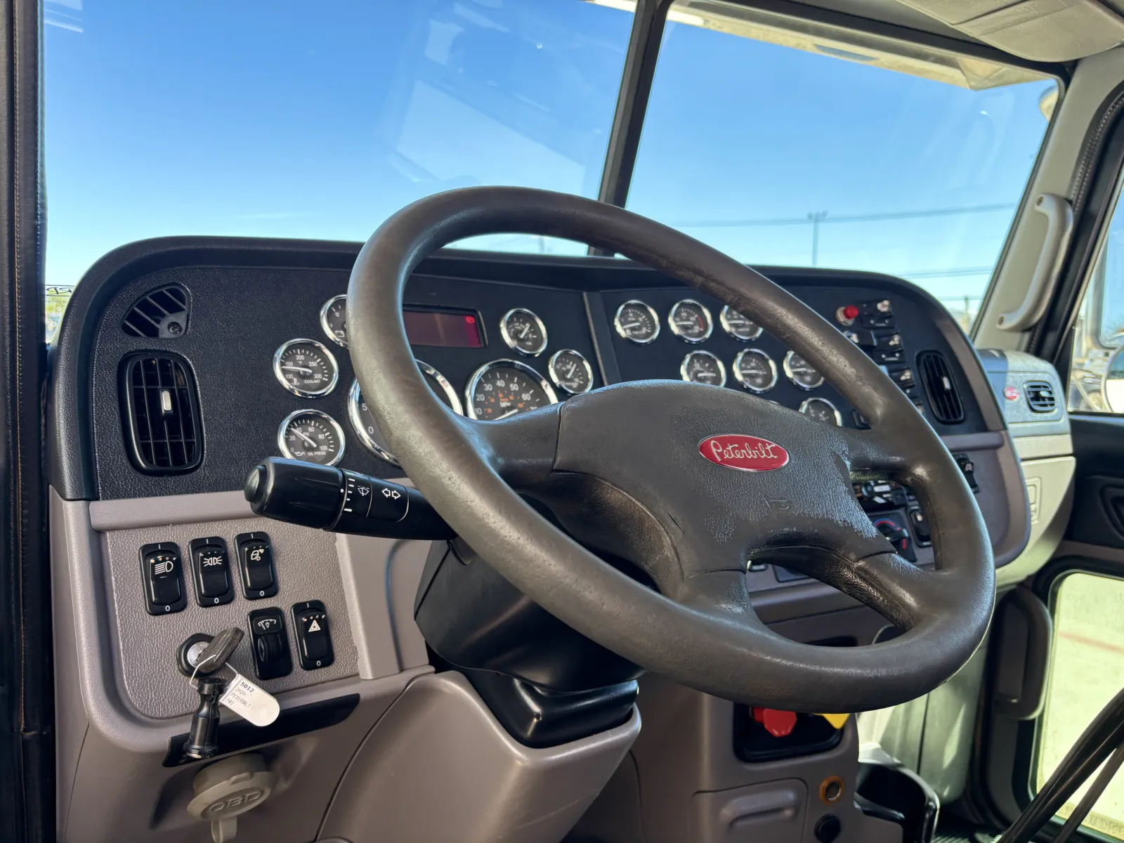 2020 Peterbilt 389 - image 15