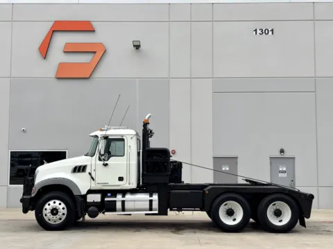 More photos of 2015 MACK GU713 at Forge Truck Centers - Texas, TX