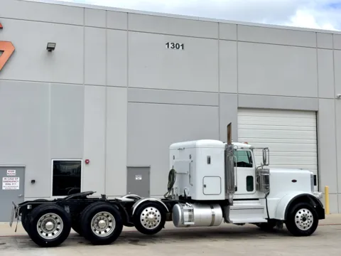 More photos of 2020 PETERBILT 389 at Forge Truck Centers - Texas, TX