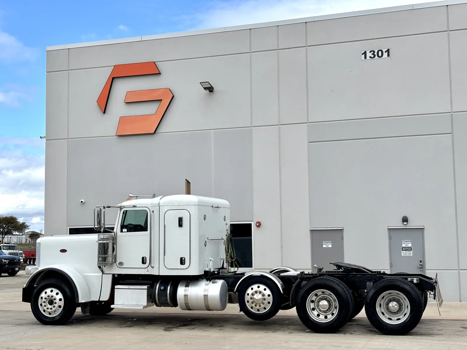 2020 Peterbilt 389 - image 6