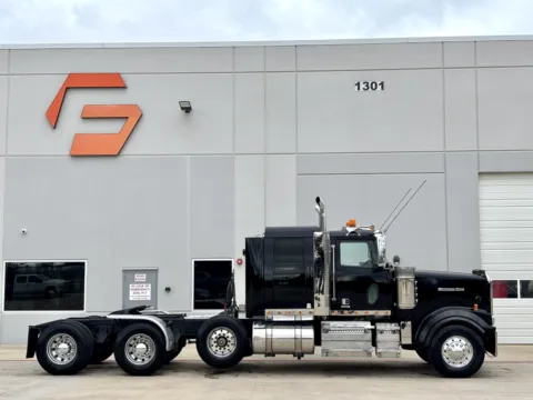 Another view of 2016 WESTERN STAR 4900 for sale in Hutchins, TX at Forge Truck Centers - Texas