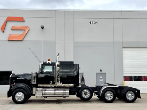 More photos of 2016 WESTERN STAR 4900 at Forge Truck Centers - Texas, TX