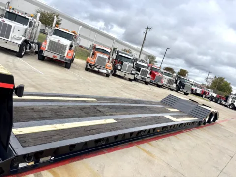 More photos of 2011 TRAIL KING LOWBOY at Forge Truck Centers - Texas, TX