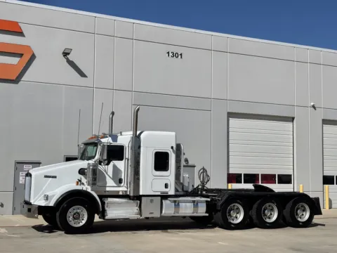Photos of 2015 KENWORTH T800 for sale in Hutchins, TX at Forge Truck Centers - Texas
