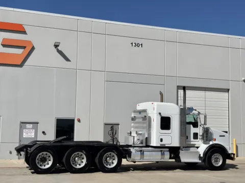 More photos of 2015 KENWORTH T800 at Forge Truck Centers - Texas, TX
