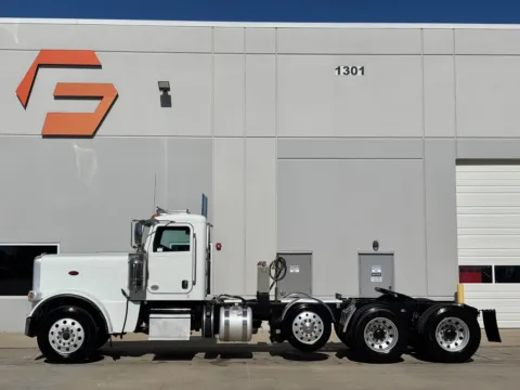 More photos of 2020 PETERBILT 389 at Forge Truck Centers - Texas, TX