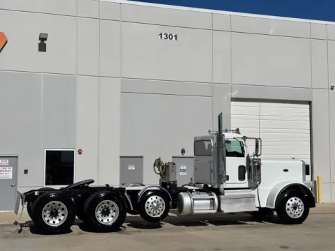 More photos of 2020 PETERBILT 389 at Forge Truck Centers - Texas, TX