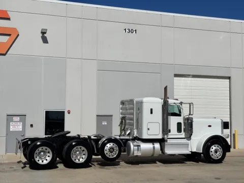 More photos of 2020 PETERBILT 389 at Forge Truck Centers - Texas, TX