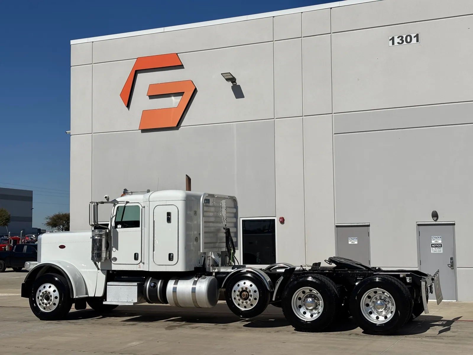 2020 Peterbilt 389 - image 6
