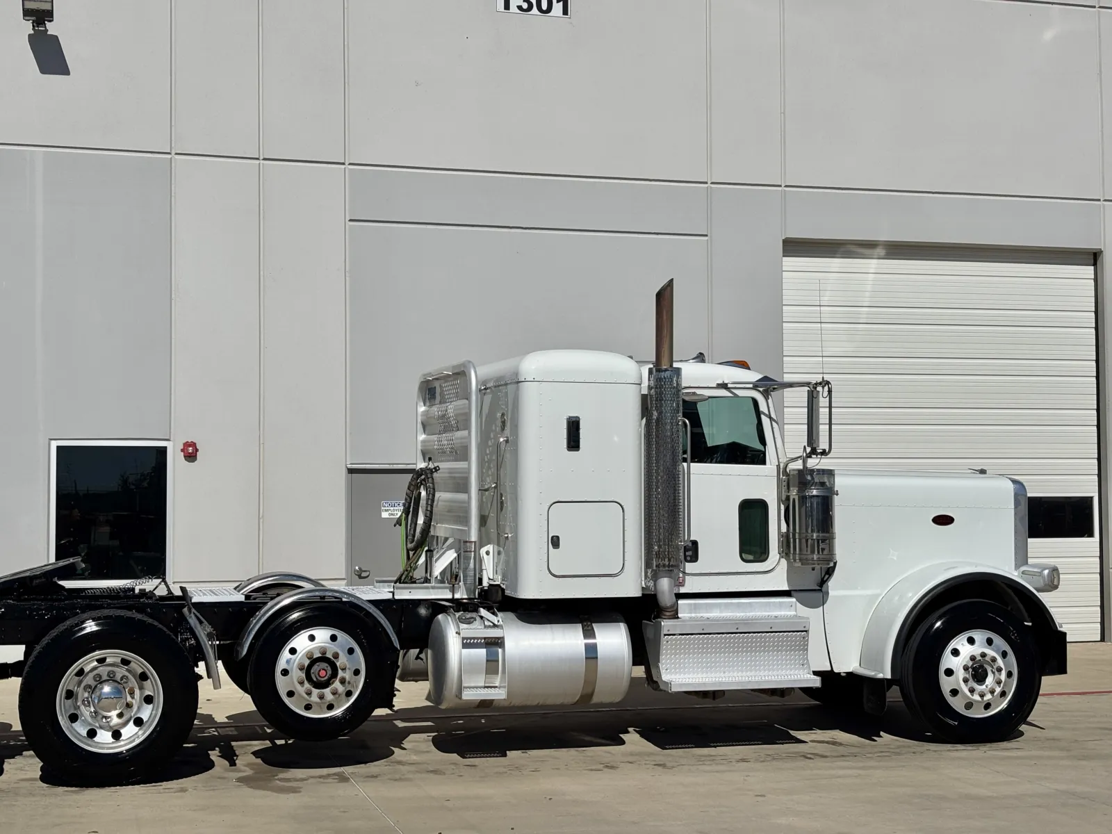 2020 Peterbilt 389 - image 7