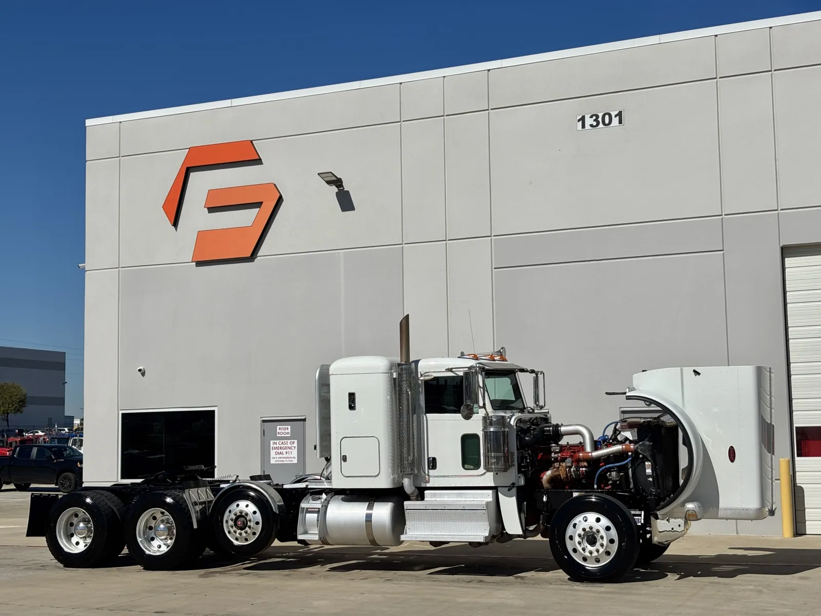 2020 Peterbilt 389 - image 9