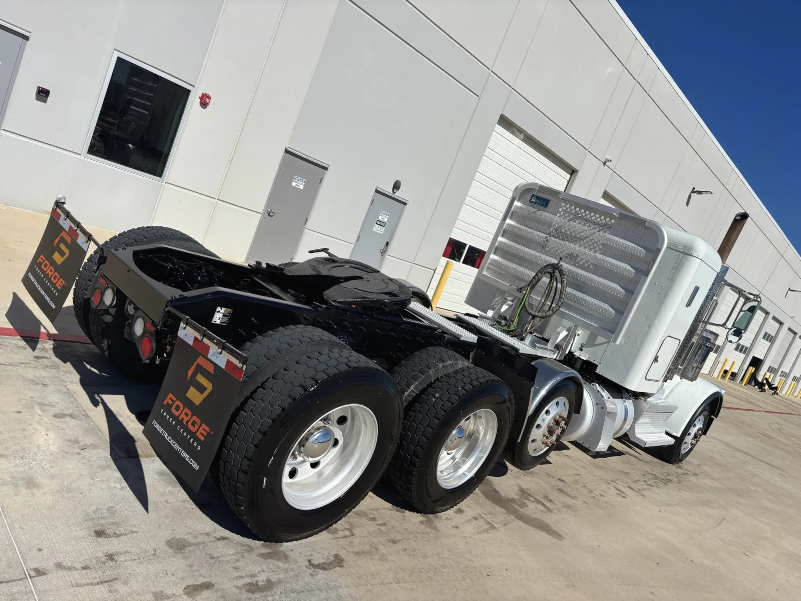 2020 Peterbilt 389 - image 11
