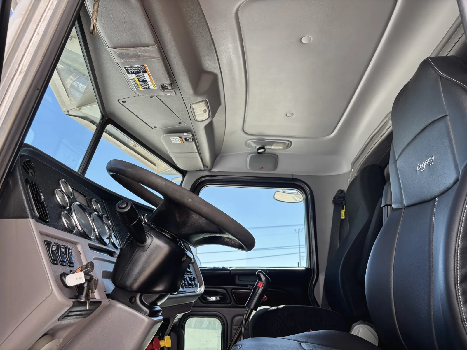 2020 Peterbilt 389 - image 14