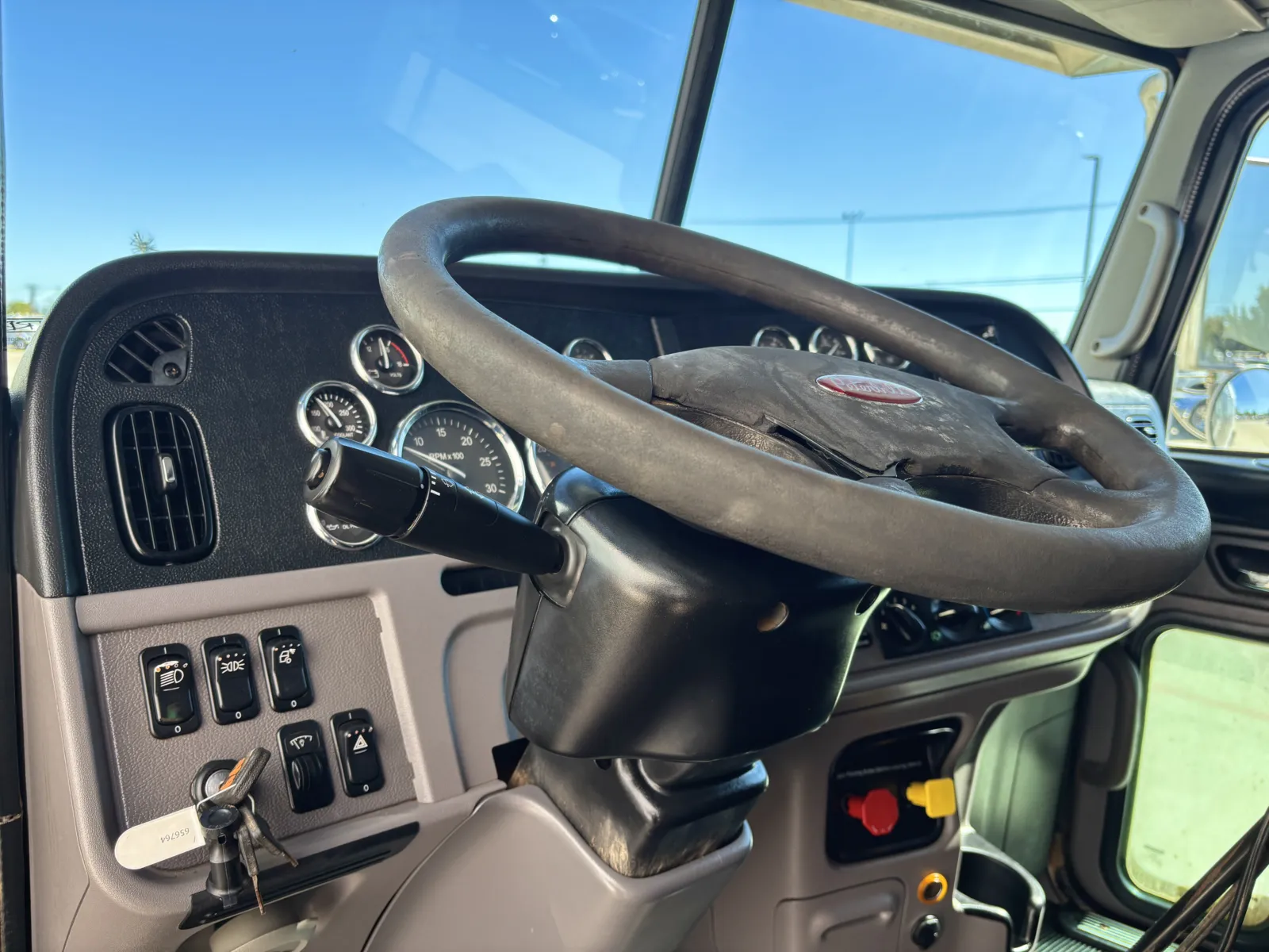 2020 Peterbilt 389 - image 15