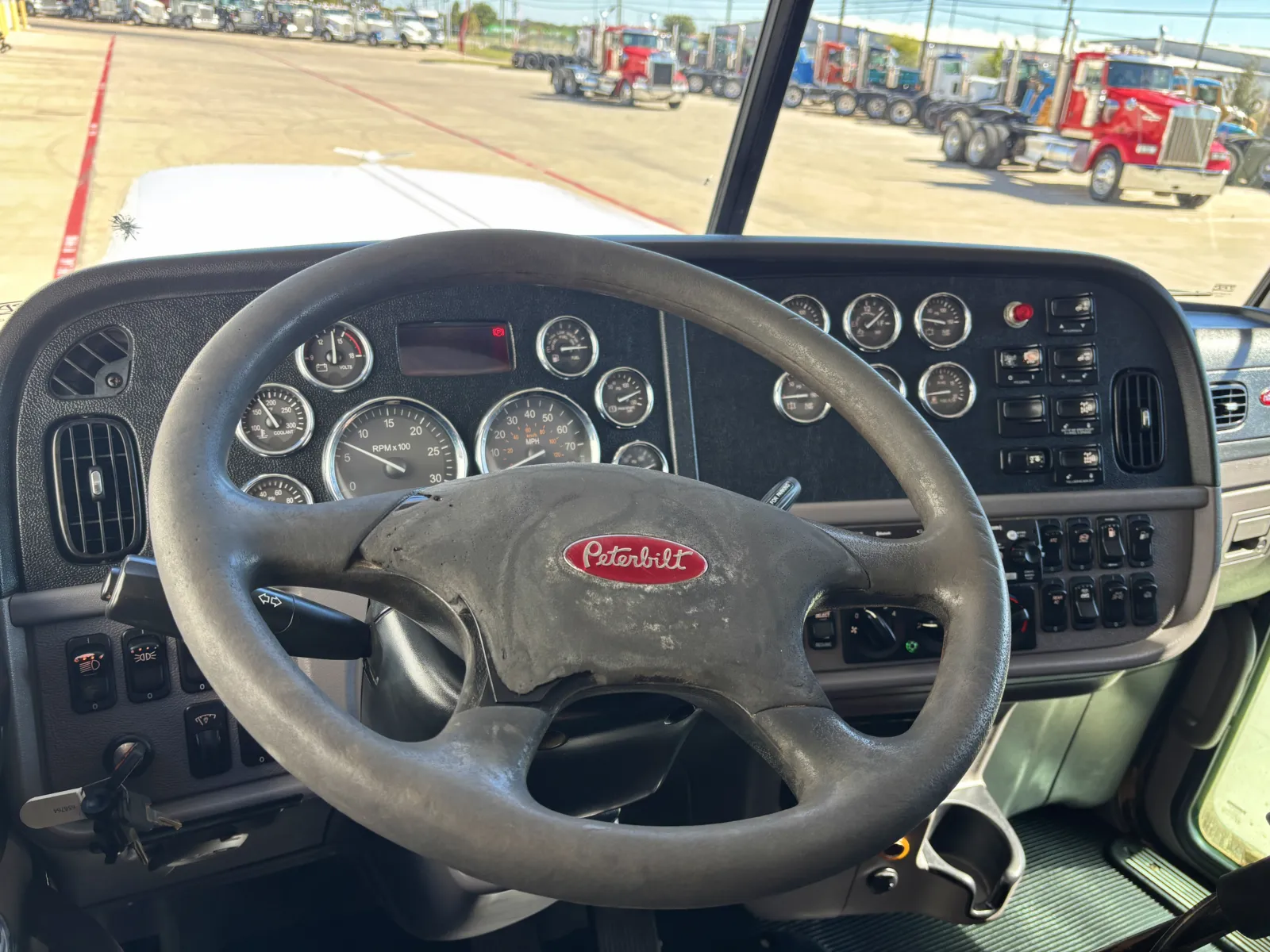 2020 Peterbilt 389 - image 16