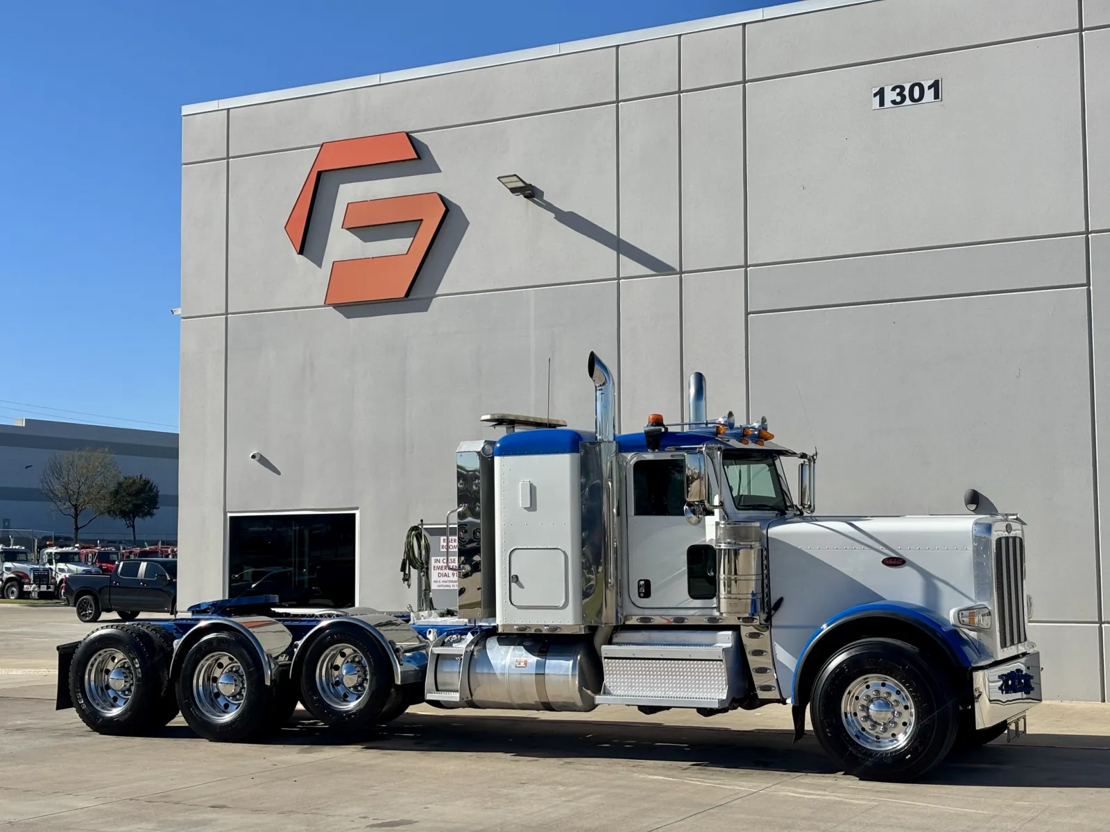 2022 PETERBILT 389 for sale in Hutchins, TX