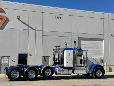 More photos of 2022 PETERBILT 389 at Forge Truck Centers - Texas, TX
