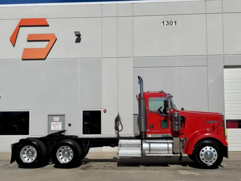 Another view of 2007 KENWORTH W900 for sale in Hutchins, TX at Forge Truck Centers - Texas