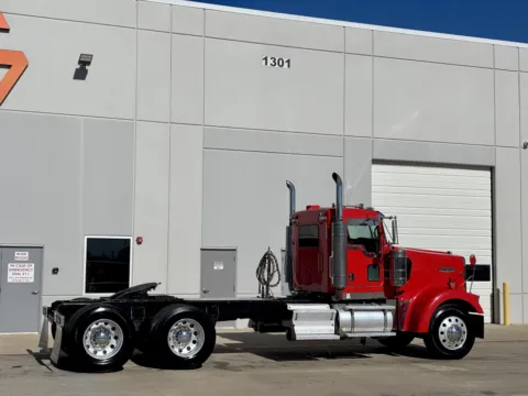 More photos of 2007 KENWORTH W900 at Forge Truck Centers - Texas, TX