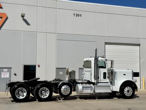 More photos of 2020 PETERBILT 389 at Forge Truck Centers - Texas, TX