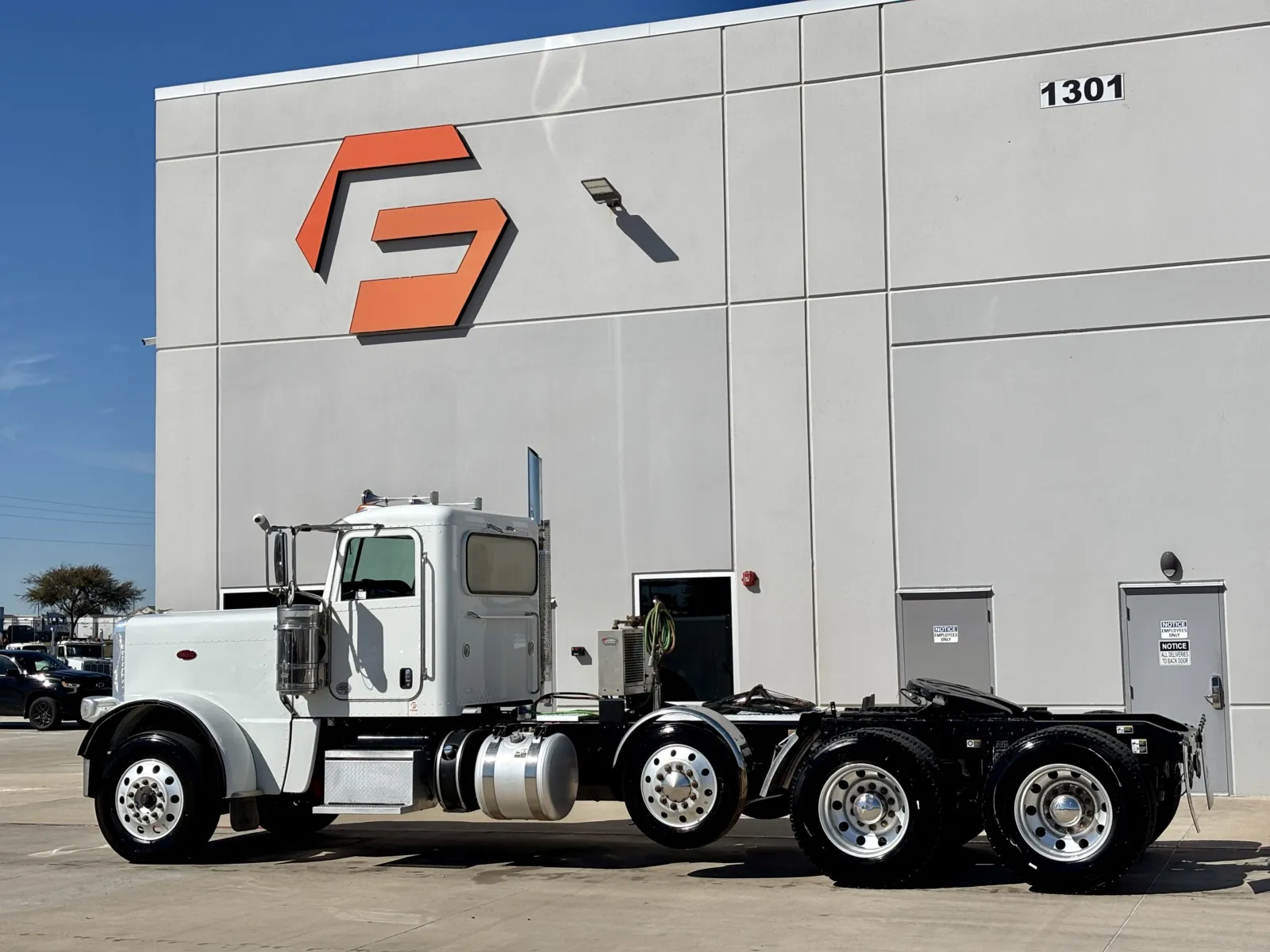 2020 Peterbilt 389 - image 6