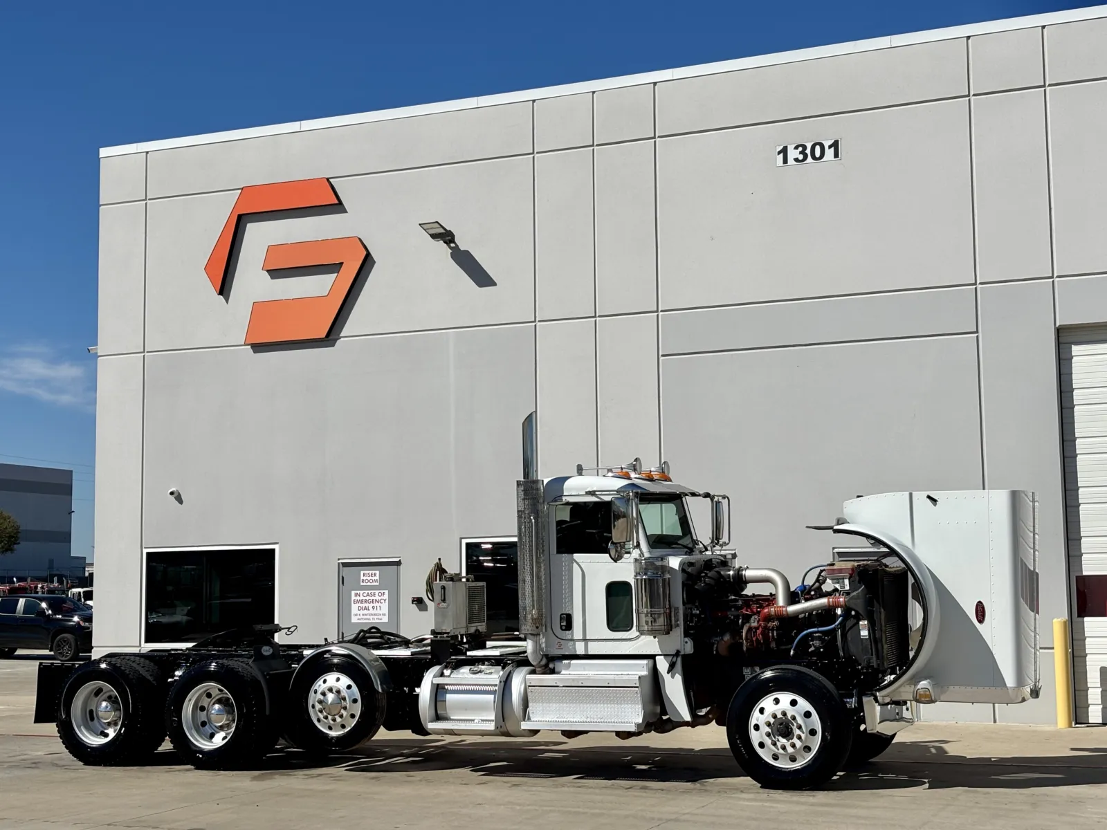 2020 Peterbilt 389 - image 9